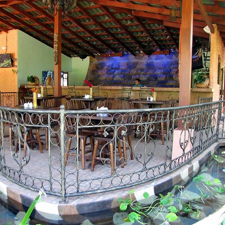 Blue River Resort & Hot Springs ลิเบเรีย ร้านอาหาร รูปภาพ